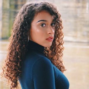 Meet your Posher, Paris